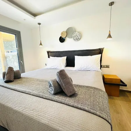 Frankie's Sunrise Villa *