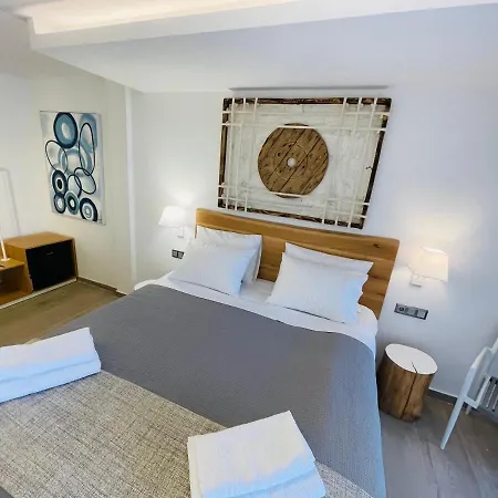 Frankie's Sunrise Villa