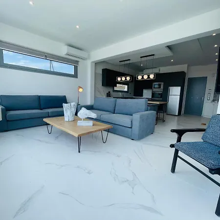 Frankie's Sunrise Villa *