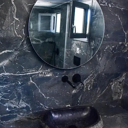 Frankie's Sunrise Villa *